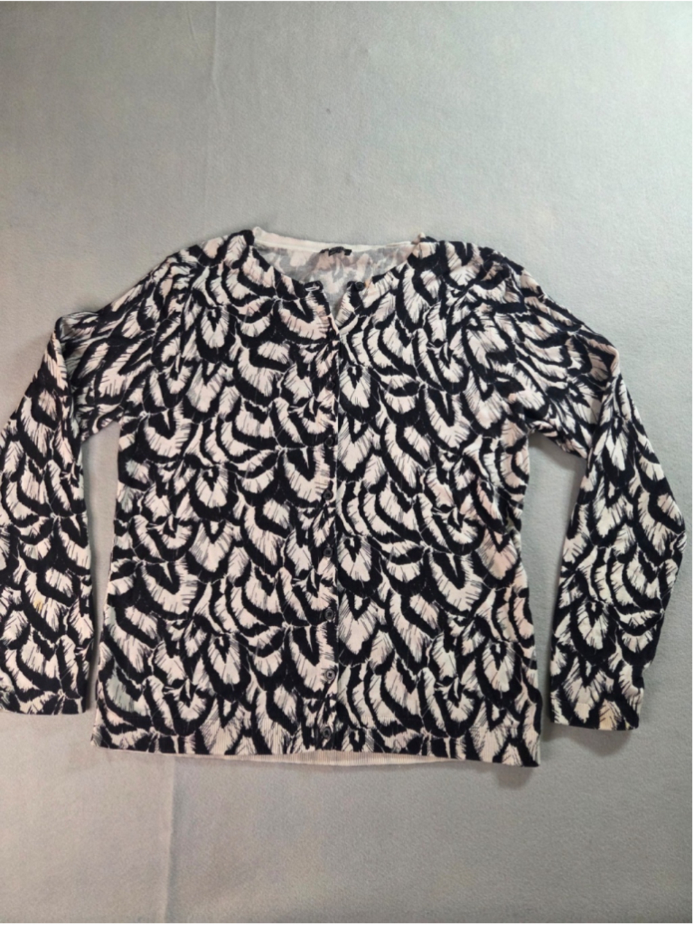 Talbots Petite Blouse Size LP Large Petite Gray White Abstract Print Top